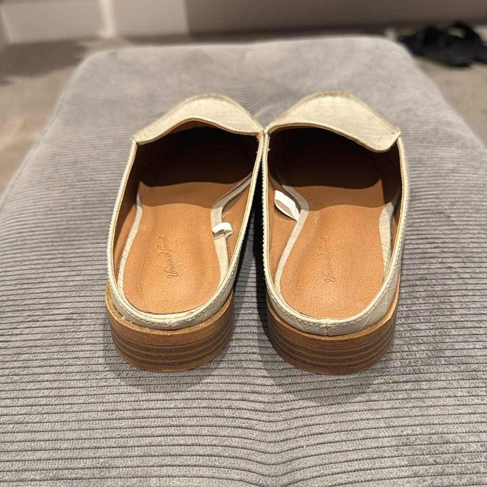 Universal Thread Mules - Picture 2 of 2